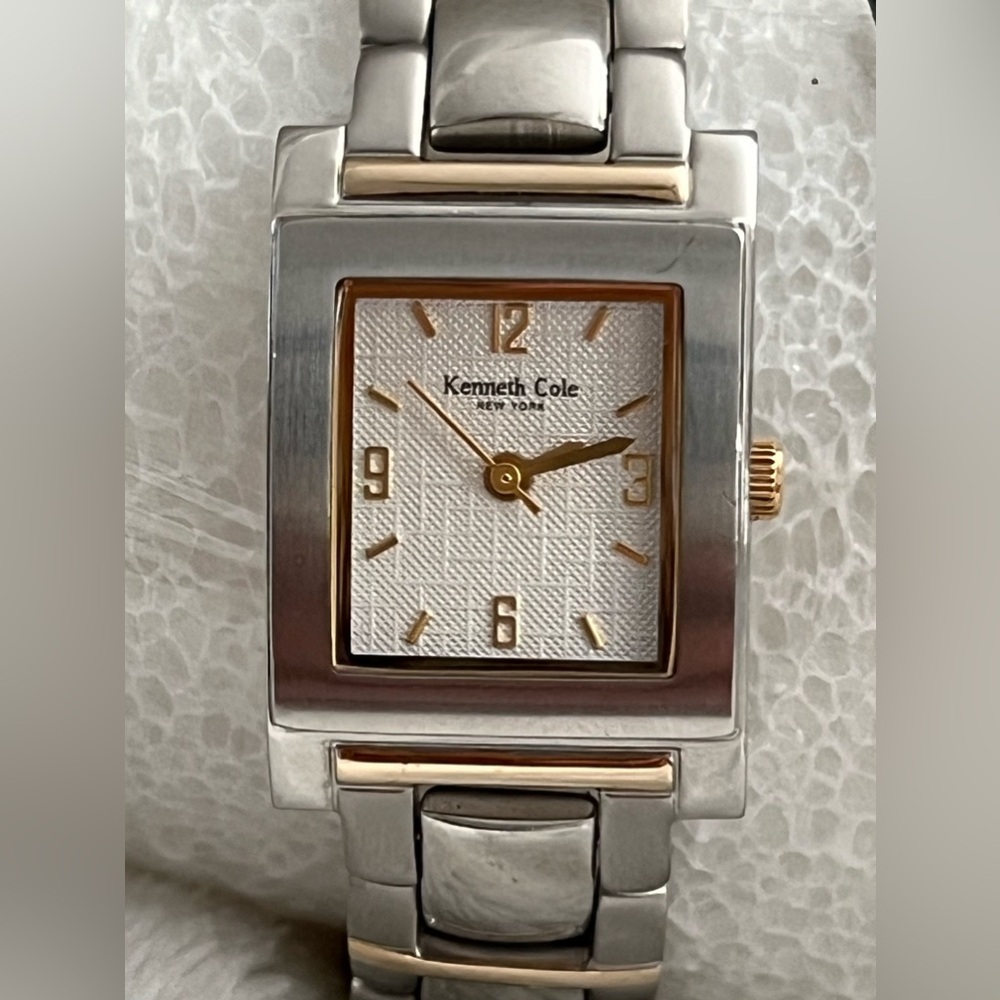 NWT Authentic Vintage Kenneth Cole 2-Tone Stainless Steel Bracelet Watch KC4300 - Picture 3 of 15